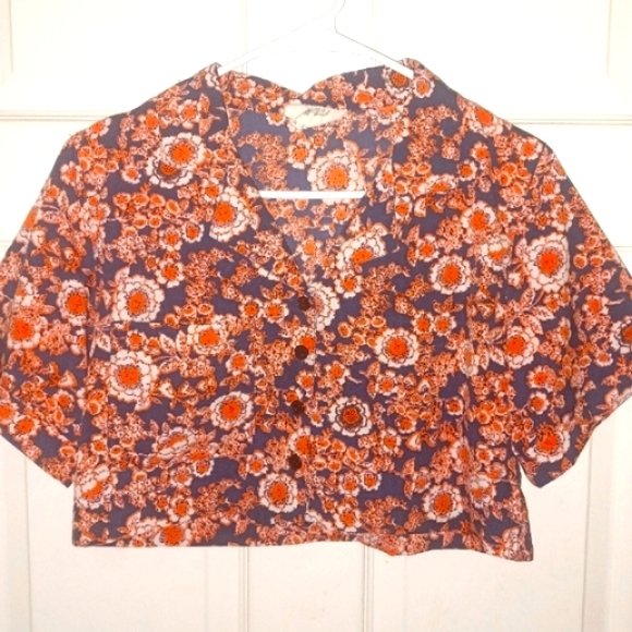 Sacred Hawk Top 🏵 - Picture 3 of 4